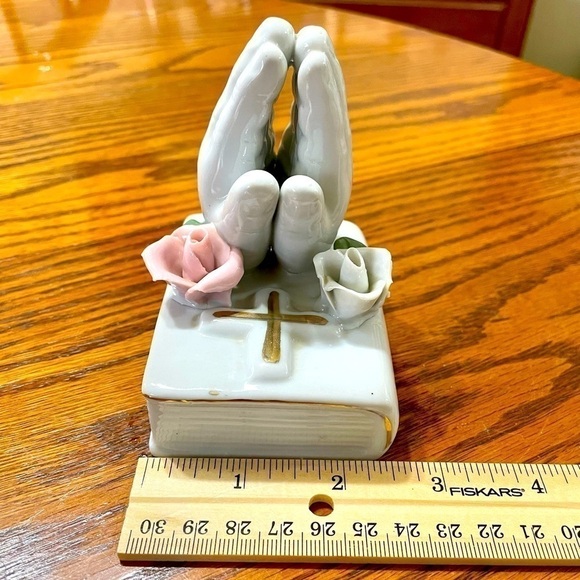Home Decor Praying Hands Roses Bible Ceramic White Pink Gold Vintage - Picture 5 of 8